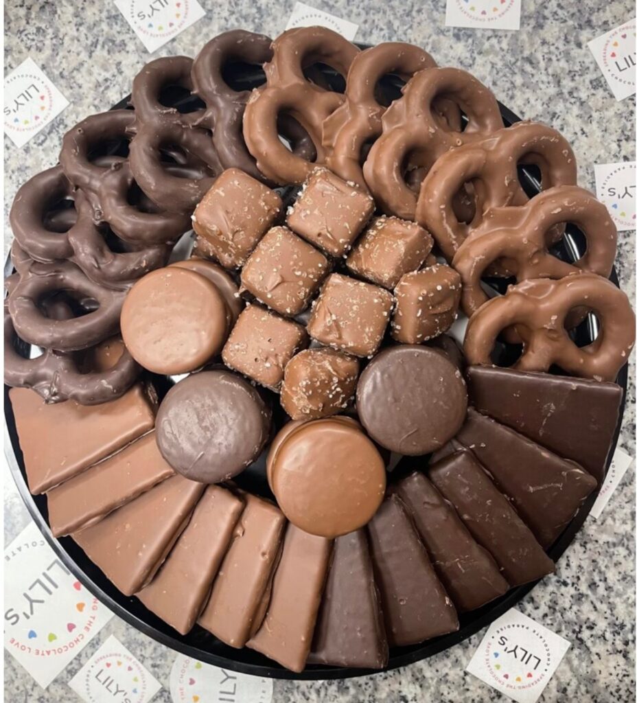 Deluxe Sampler Tray (A2) $50 (incl. 12 pretzels, 12 graham crackers, 14 Oreos, 16 sea salt caramels) (No shipping - pickup or delivery only)