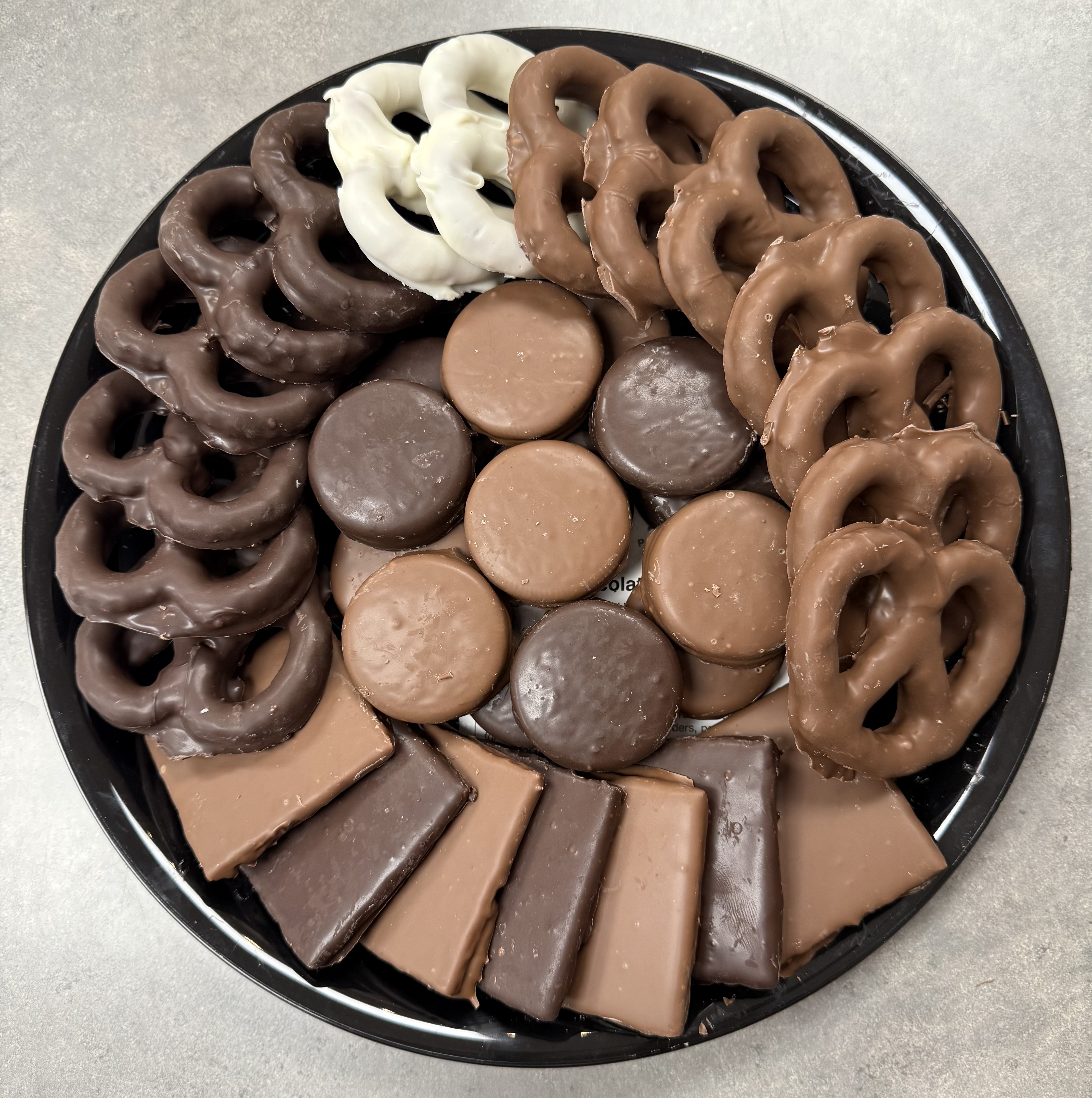 Sampler Tray (A) $39. Includes 15 pretzels, 14 Oreos, 7 Graham Crackers. * No shipping, pickup or delivery only.